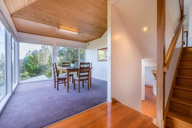 Photo of property in 412 Scenic Drive, Waiatarua, Auckland, 0612