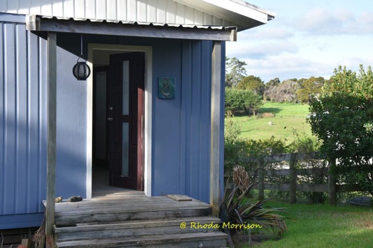 Photo of property in 8 Heaths Way, Pahi, Paparoa, 0571