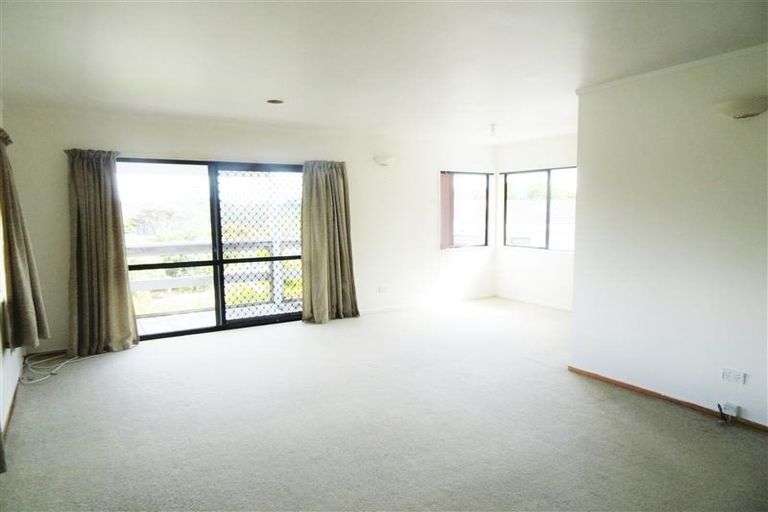 Photo of property in 10 Emery Grove, Bayview, Auckland, 0629