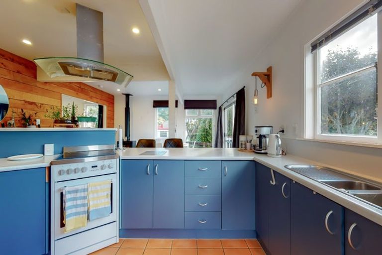 Photo of property in 20 Larsen Crescent, Tawa, Wellington, 5028