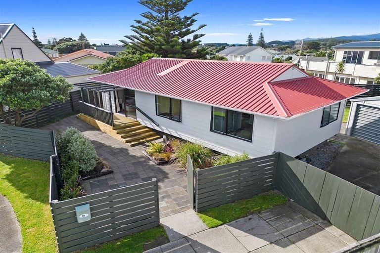 Photo of property in 9a Scott Avenue, Otaki Beach, Otaki, 5512