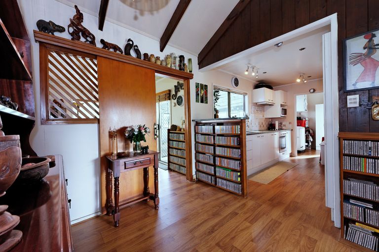 Photo of property in 60 Lynn Road, Bayview, Auckland, 0629