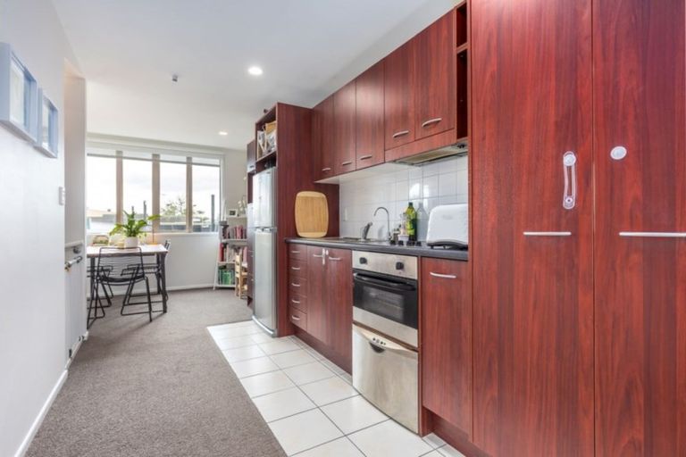 Photo of property in 2/1a Haverstock Road, Sandringham, Auckland, 1025