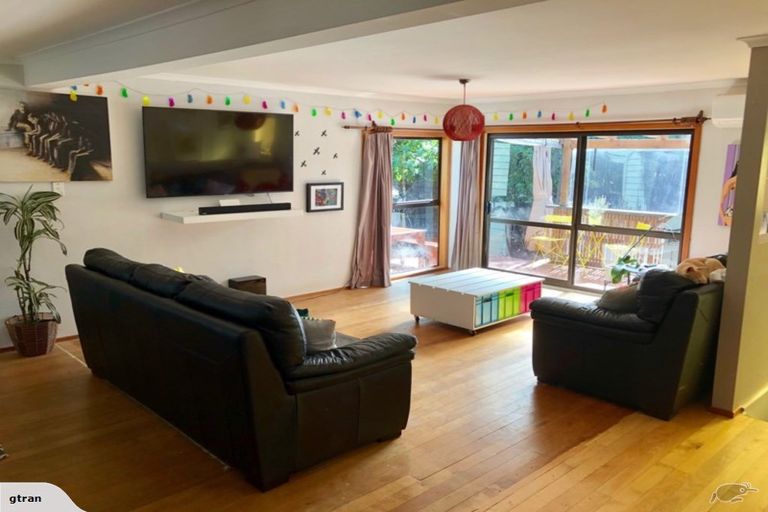 Photo of property in 17 Karen Road, Laingholm, Auckland, 0604