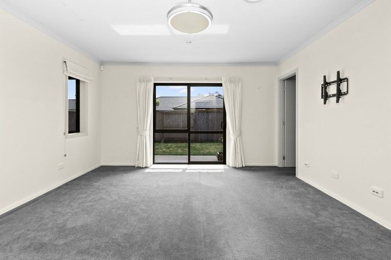 Photo of property in 22 Whitney Place, Rototuna North, Hamilton, 3210