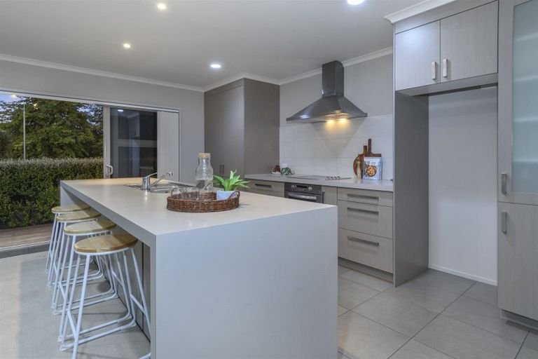 Photo of property in 136 Waterside Drive, Pyes Pa, Tauranga, 3112