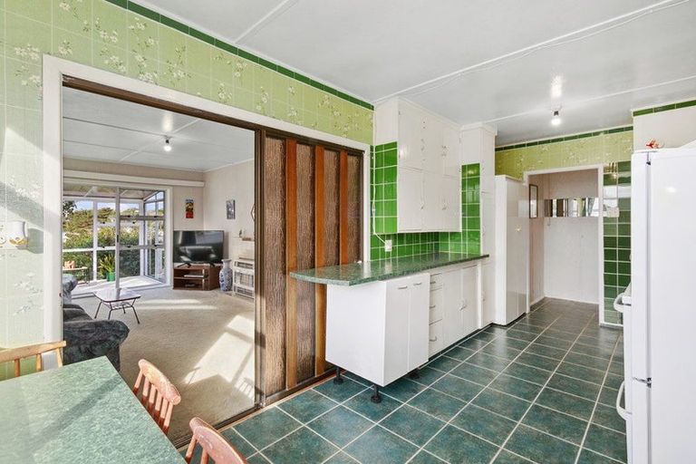 Photo of property in 100 Moorefield Road, Johnsonville, Wellington, 6037