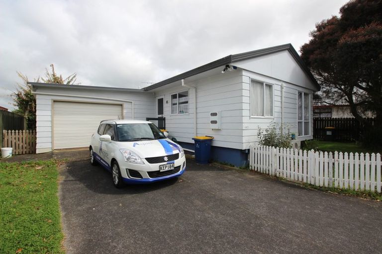 Photo of property in 2/450 Swanson Road, Ranui, Auckland, 0612