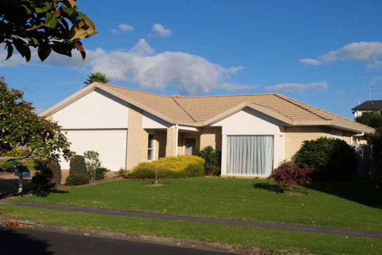 Photo of property in 14 Simon Owen Place, Golflands, Auckland, 2013