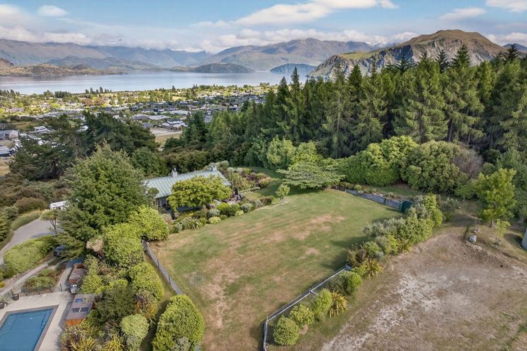 Photo of property in 52 Kirimoko Crescent, Wanaka, 9305