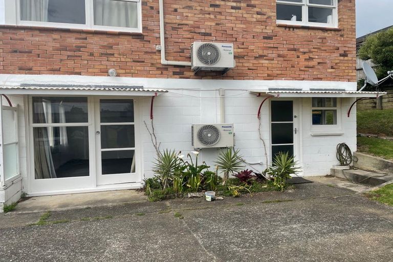 Photo of property in 68 Gladstone Road, Northcote, Auckland, 0627