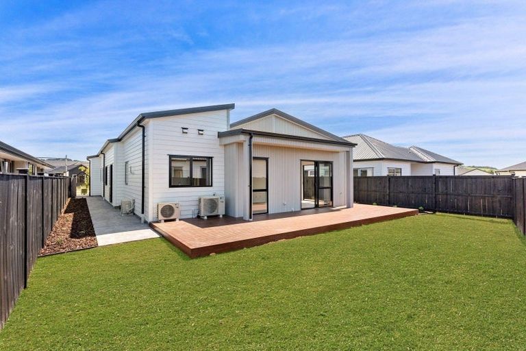 Photo of property in 13 Arahi Road, Clevedon, 2582