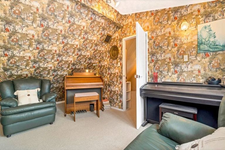 Photo of property in 32 Deane Avenue, Titirangi, Auckland, 0604