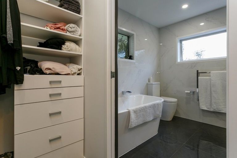 Photo of property in 2/13 Scenic Heights, Acacia Bay, Taupo, 3330