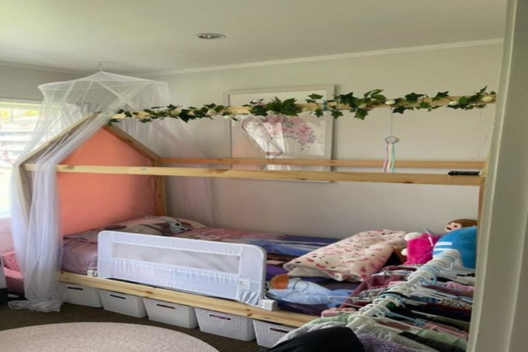 Photo of property in 1/1 Ballater Place, Highland Park, Auckland, 2010