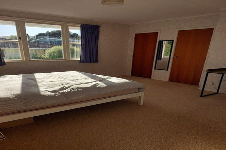 Photo of property in 11 Zande Terrace, Tawa, Wellington, 5028