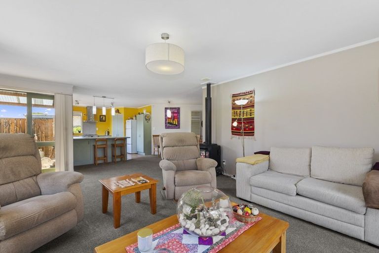 Photo of property in 11 Ashmore Place, Fairy Springs, Rotorua, 3015