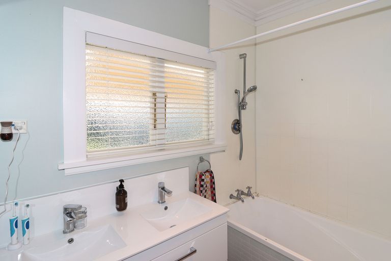 Photo of property in 10 Garrison Street, Carterton, 5713