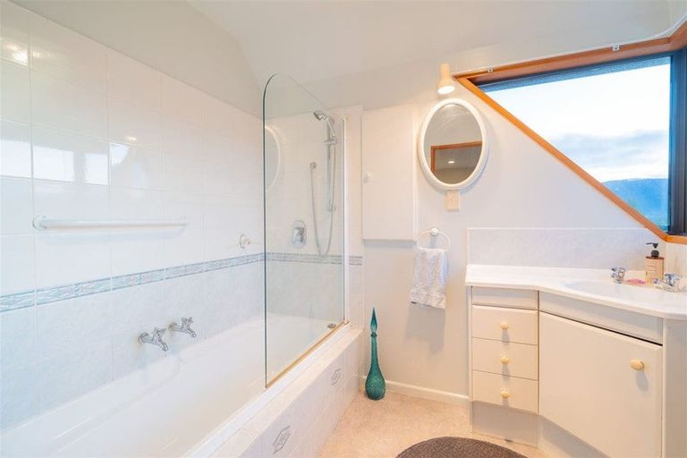 Photo of property in 8 Melland Place, Te Anau, 9600