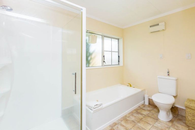 Photo of property in 4 Roband Crescent, Brown Owl, Upper Hutt, 5018