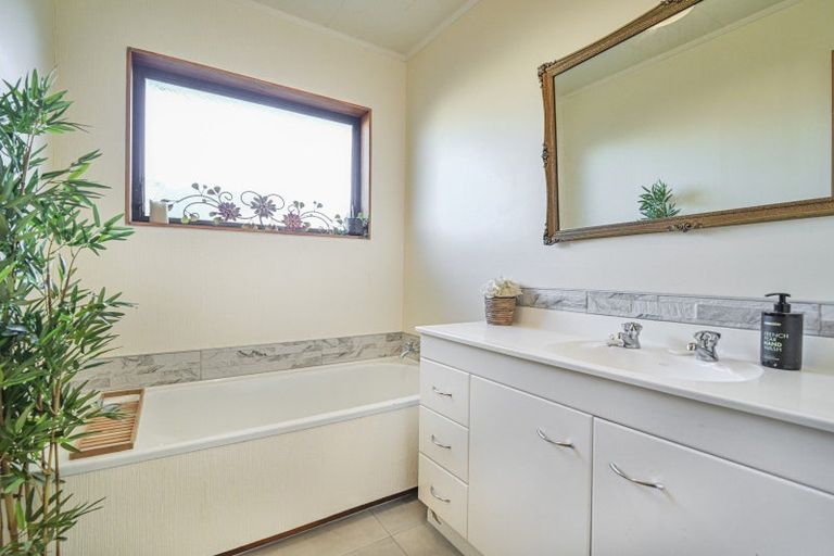 Photo of property in 1422 Woodstock Avenue, Mayfair, Hastings, 4122