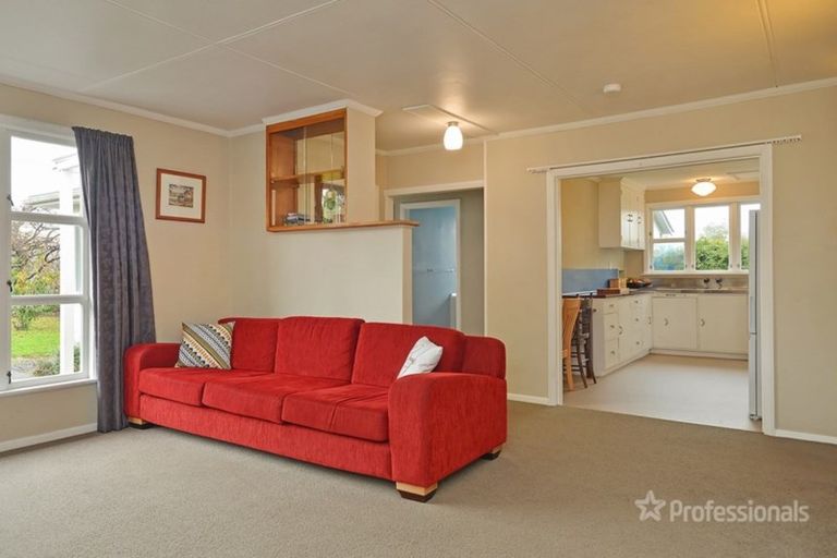 Photo of property in 75 Victoria Street, Carterton, 5713