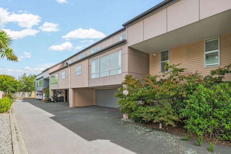 Photo of property in 8b Broadbent Street, Riccarton, Christchurch, 8041