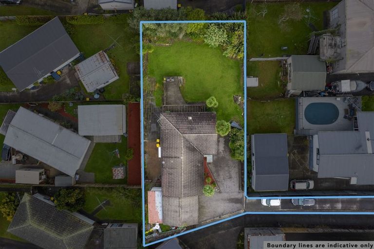 Photo of property in 17 Bodi Place, Te Atatu South, Auckland, 0610