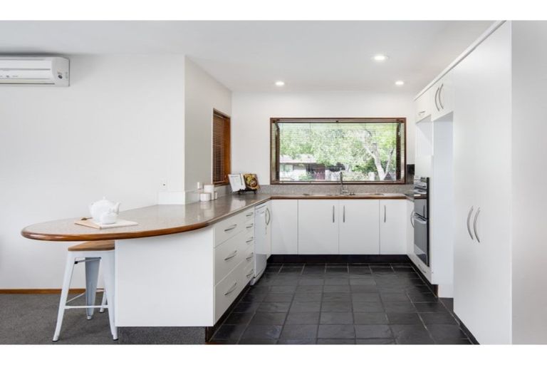 Photo of property in 51 Westgrove Avenue, Avonhead, Christchurch, 8042