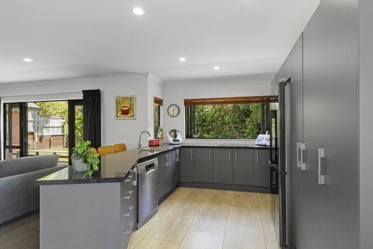 Photo of property in 6 Sylvan Way, Silverstream, Upper Hutt, 5019