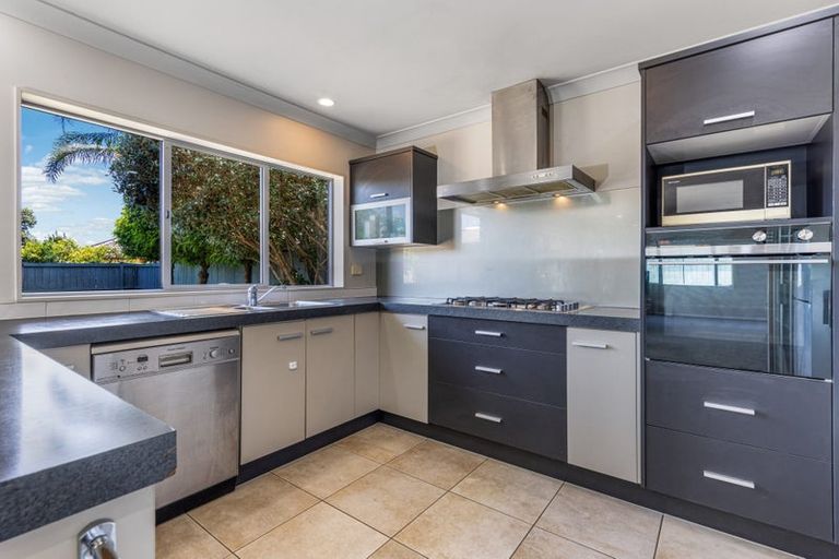 Photo of property in 52 Belfry Place, Wattle Downs, Auckland, 2103