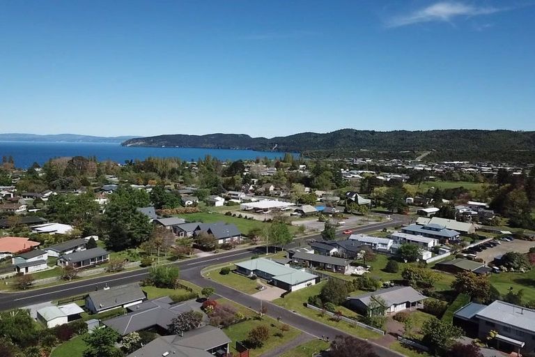 Photo of property in 2 Yasmin Lane, Kinloch, Taupo, 3377