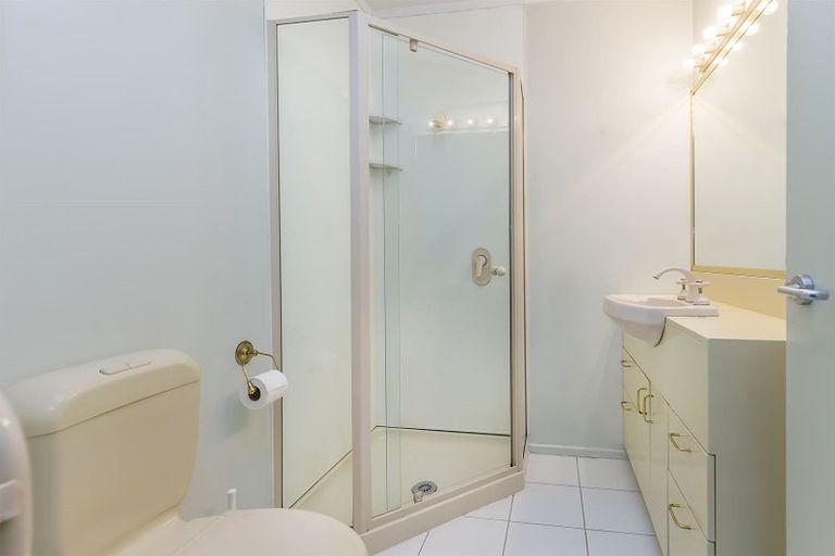 Photo of property in 16a Mana View Road, Paremata, Porirua, 5026