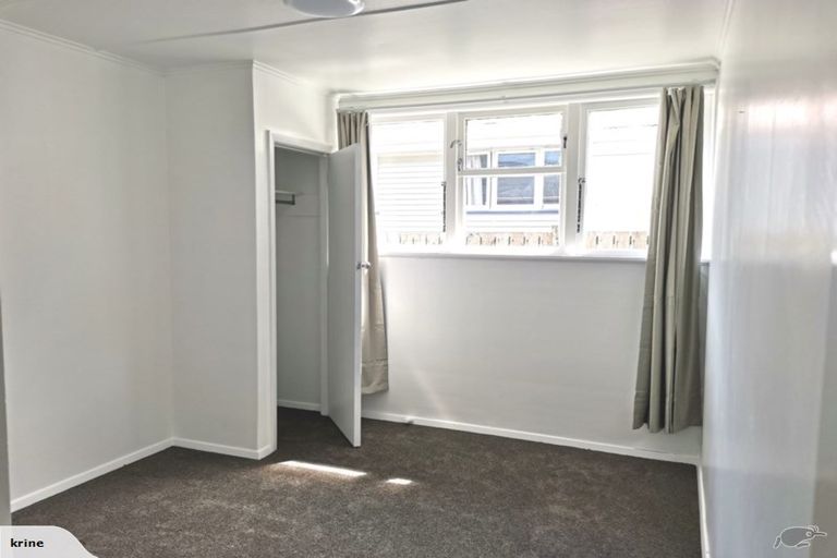 Photo of property in 35 Hanson Grove, Stokes Valley, Lower Hutt, 5019