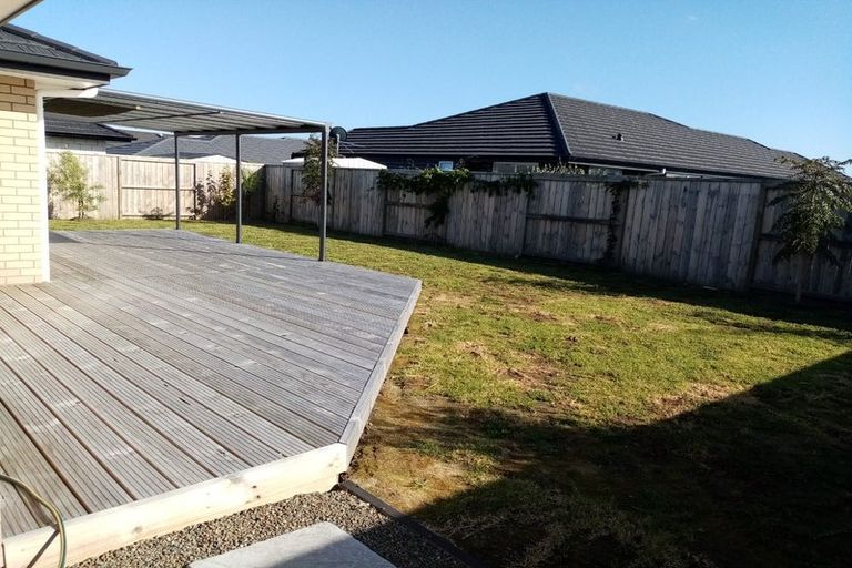 Photo of property in 11 Kaurinui Crescent, One Tree Point, 0118