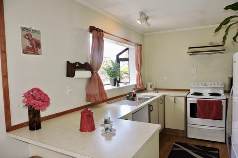 Photo of property in 21a Mexted Terrace, Tawa, Wellington, 5028