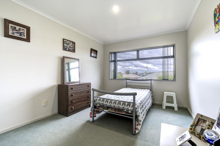 Photo of property in 22 Hollinger Place, Nawton, Hamilton, 3200