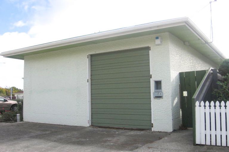 Photo of property in 2 Duna Place, Takaro, Palmerston North, 4412