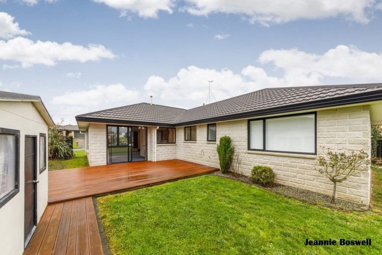 Photo of property in 20 Aspen Way, Kelvin Grove, Palmerston North, 4414