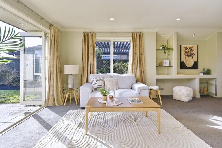 Photo of property in 8 Ross Place, Northwood, Christchurch, 8051