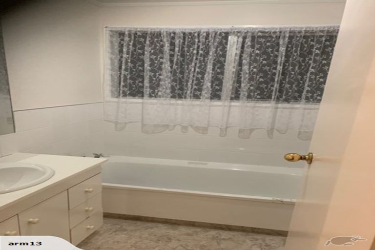 Photo of property in 1/34 Darren Crescent, Half Moon Bay, Auckland, 2012