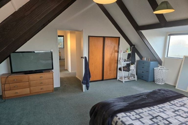 Photo of property in 1/130 Middlepark Road, Sockburn, Christchurch, 8042