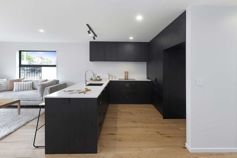 Photo of property in 2/117 Hills Road, Edgeware, Christchurch, 8013