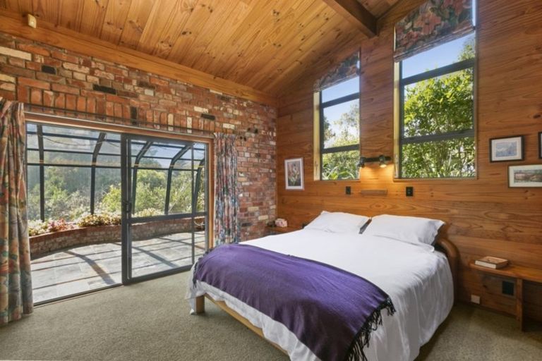 Photo of property in 266 Normandale Road, Normandale, Lower Hutt, 5010