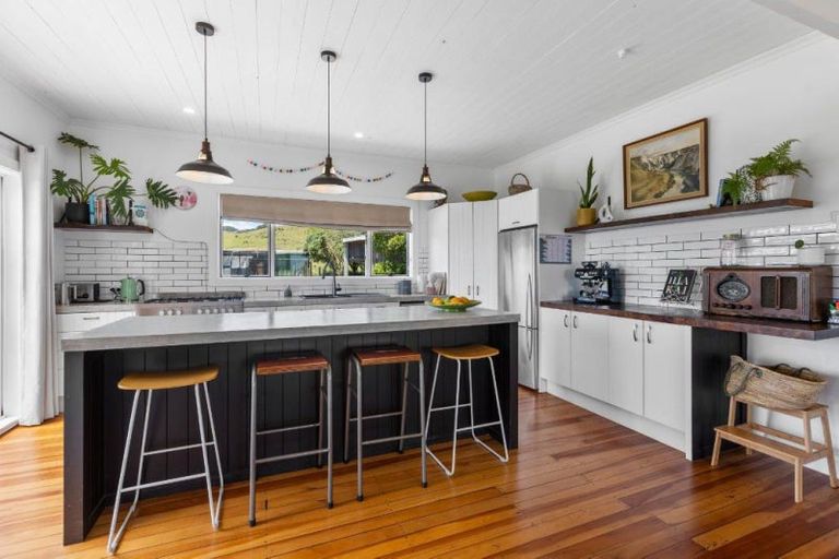 Photo of property in 826 Mokau Road, Mimi, Urenui, 4377