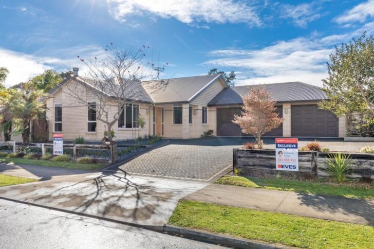 Photo of property in 2 Cabernet Close, Rototuna, Hamilton, 3210