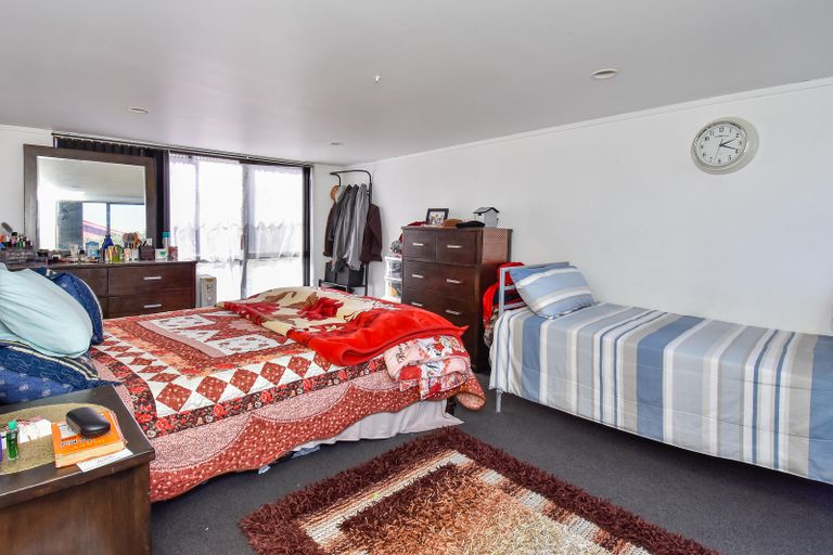 Photo of property in 6b Kereru Place, Half Moon Bay, Auckland, 2012