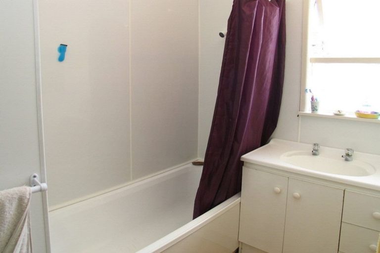 Photo of property in 34 Hellyers Street, Birkdale, Auckland, 0626