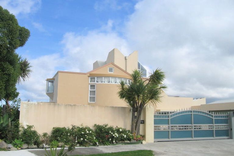 Photo of property in 11 Countess Close, Maupuia, Wellington, 6022