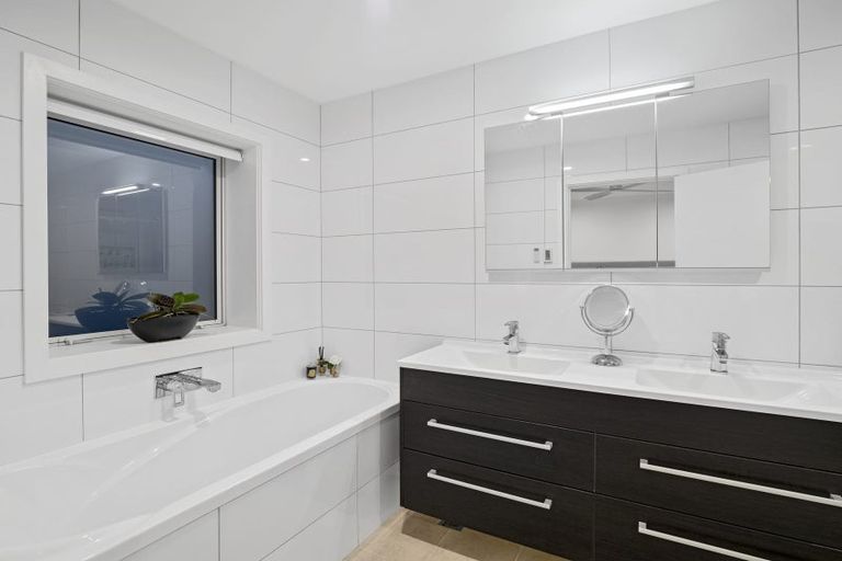 Photo of property in 20 Eaves Bush Parade, Orewa, 0931